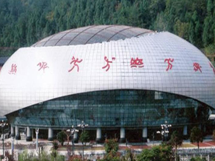 东丽体育中心球形网架加工安装
